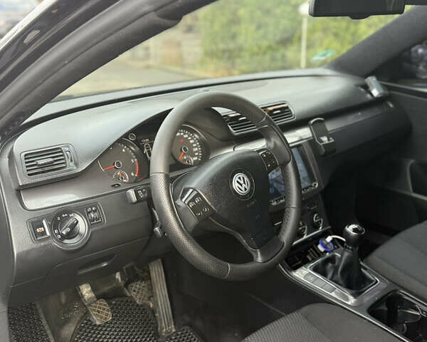 Черный Фольксваген Пассат, объемом двигателя 2 л и пробегом 263 тыс. км за 6100 $, фото 3 на Automoto.ua