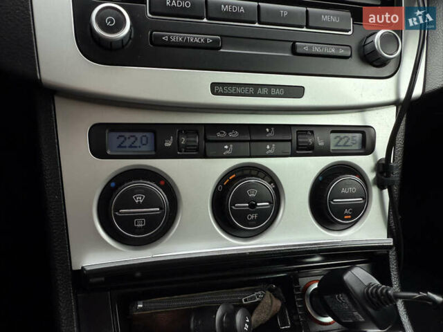 Черный Фольксваген Пассат, объемом двигателя 1.4 л и пробегом 246 тыс. км за 6400 $, фото 59 на Automoto.ua