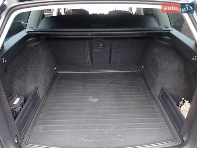 Черный Фольксваген Пассат, объемом двигателя 2 л и пробегом 320 тыс. км за 8100 $, фото 24 на Automoto.ua