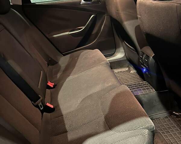 Черный Фольксваген Пассат, объемом двигателя 1.97 л и пробегом 240 тыс. км за 7200 $, фото 7 на Automoto.ua