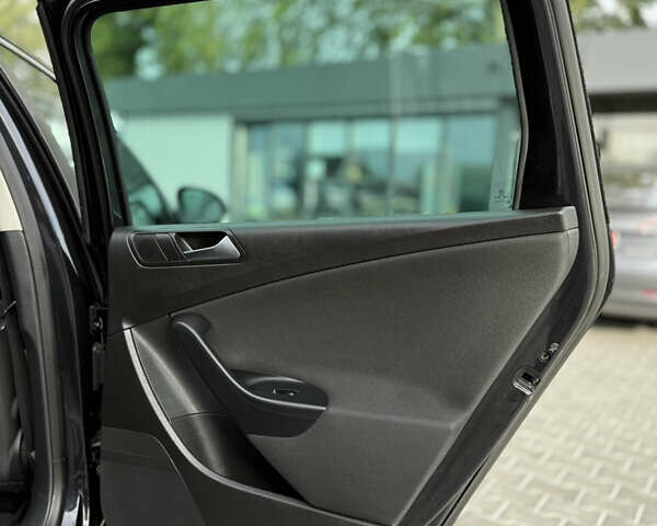 Черный Фольксваген Пассат, объемом двигателя 1.4 л и пробегом 246 тыс. км за 6400 $, фото 66 на Automoto.ua