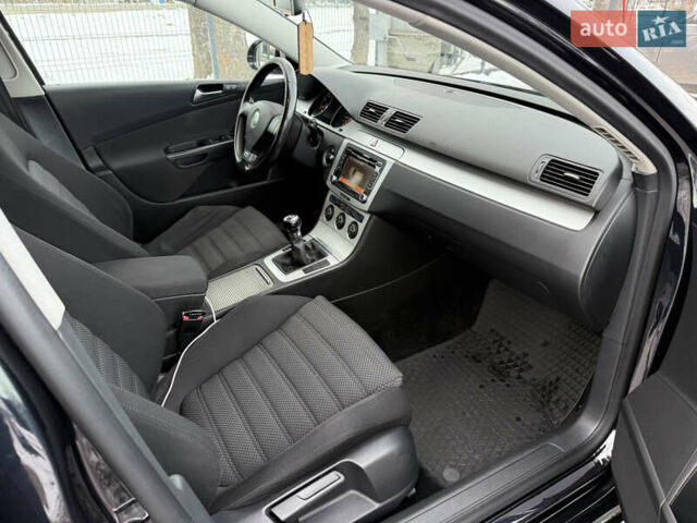 Черный Фольксваген Пассат, объемом двигателя 1.39 л и пробегом 238 тыс. км за 5950 $, фото 46 на Automoto.ua