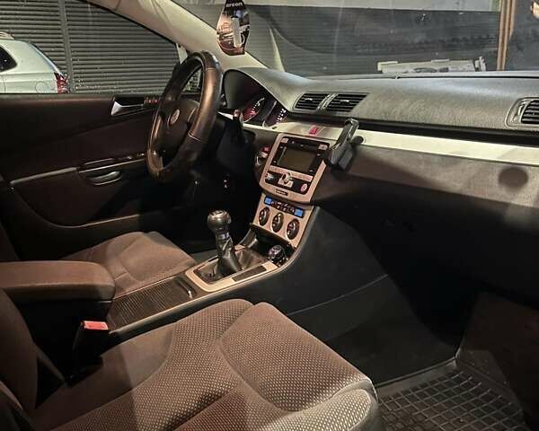 Черный Фольксваген Пассат, объемом двигателя 1.97 л и пробегом 240 тыс. км за 7200 $, фото 5 на Automoto.ua