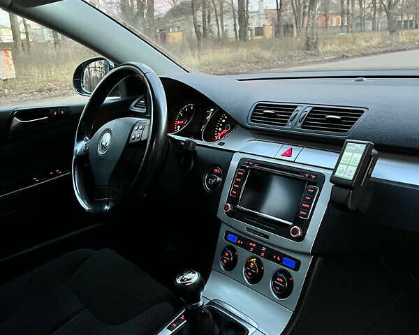 Черный Фольксваген Пассат, объемом двигателя 1.8 л и пробегом 225 тыс. км за 7350 $, фото 6 на Automoto.ua