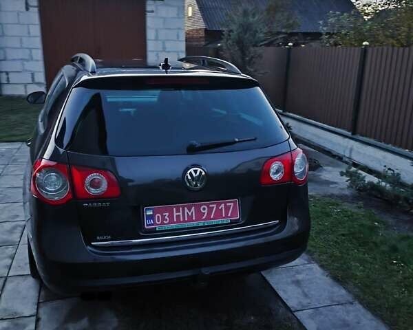 Чорний Фольксваген Пассат, об'ємом двигуна 2 л та пробігом 240 тис. км за 7300 $, фото 2 на Automoto.ua