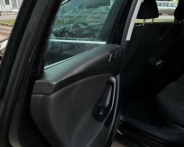 Черный Фольксваген Пассат, объемом двигателя 1.8 л и пробегом 225 тыс. км за 7350 $, фото 3 на Automoto.ua