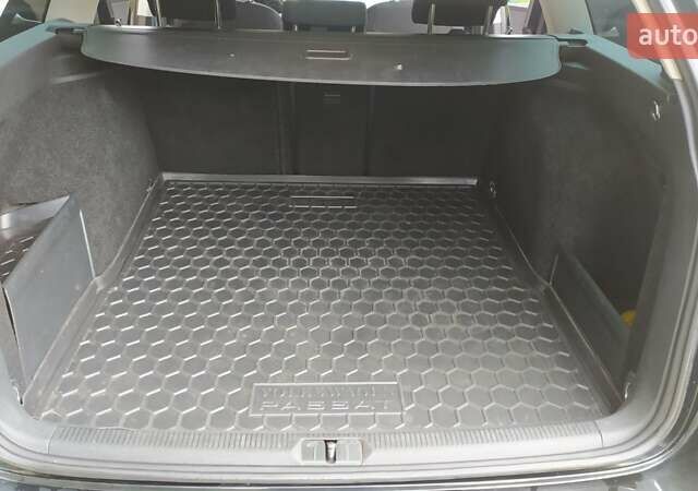 Черный Фольксваген Пассат, объемом двигателя 1.39 л и пробегом 234 тыс. км за 5999 $, фото 14 на Automoto.ua