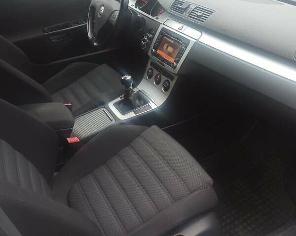 Черный Фольксваген Пассат, объемом двигателя 2 л и пробегом 218 тыс. км за 7800 $, фото 11 на Automoto.ua