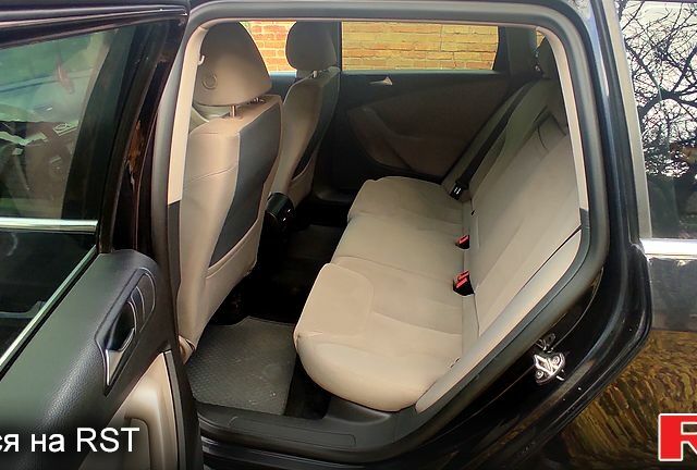 Черный Фольксваген Пассат, объемом двигателя 2 л и пробегом 280 тыс. км за 6700 $, фото 5 на Automoto.ua