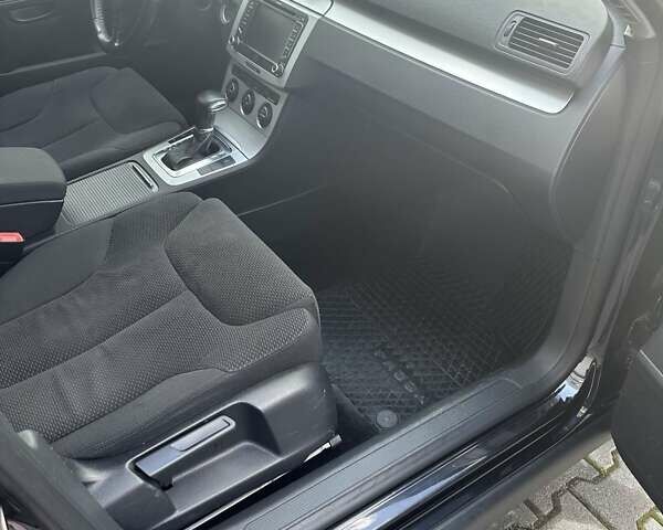 Чорний Фольксваген Пассат, об'ємом двигуна 1.8 л та пробігом 256 тис. км за 7000 $, фото 8 на Automoto.ua