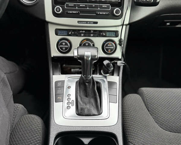 Черный Фольксваген Пассат, объемом двигателя 1.4 л и пробегом 246 тыс. км за 6400 $, фото 49 на Automoto.ua