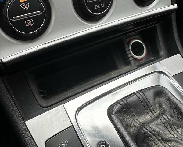 Черный Фольксваген Пассат, объемом двигателя 1.39 л и пробегом 275 тыс. км за 6300 $, фото 41 на Automoto.ua