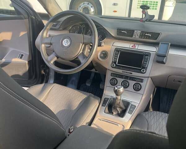 Черный Фольксваген Пассат, объемом двигателя 1.97 л и пробегом 264 тыс. км за 7500 $, фото 10 на Automoto.ua