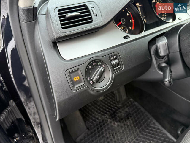 Черный Фольксваген Пассат, объемом двигателя 1.39 л и пробегом 238 тыс. км за 5950 $, фото 27 на Automoto.ua