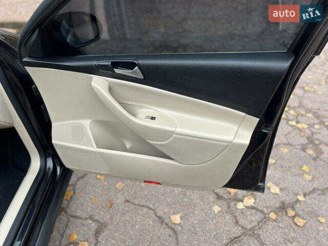 Черный Фольксваген Пассат, объемом двигателя 1.8 л и пробегом 245 тыс. км за 6999 $, фото 24 на Automoto.ua