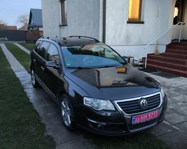 Чорний Фольксваген Пассат, об'ємом двигуна 2 л та пробігом 240 тис. км за 7300 $, фото 1 на Automoto.ua