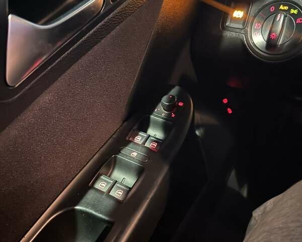 Черный Фольксваген Пассат, объемом двигателя 1.97 л и пробегом 240 тыс. км за 7200 $, фото 11 на Automoto.ua