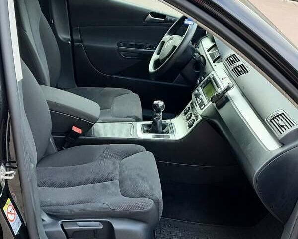 Чорний Фольксваген Пассат, об'ємом двигуна 1.8 л та пробігом 238 тис. км за 6950 $, фото 7 на Automoto.ua