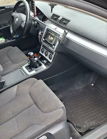 Черный Фольксваген Пассат, объемом двигателя 1.8 л и пробегом 280 тыс. км за 7000 $, фото 5 на Automoto.ua