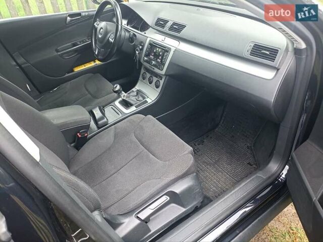 Черный Фольксваген Пассат, объемом двигателя 1.39 л и пробегом 250 тыс. км за 7000 $, фото 12 на Automoto.ua