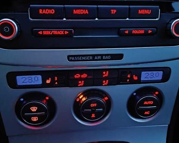 Чорний Фольксваген Пассат, об'ємом двигуна 2 л та пробігом 240 тис. км за 7300 $, фото 15 на Automoto.ua