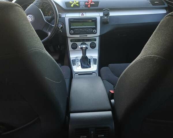 Черный Фольксваген Пассат, объемом двигателя 2 л и пробегом 220 тыс. км за 8500 $, фото 8 на Automoto.ua