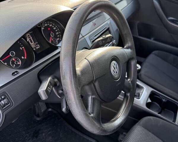 Черный Фольксваген Пассат, объемом двигателя 1.6 л и пробегом 273 тыс. км за 6500 $, фото 6 на Automoto.ua