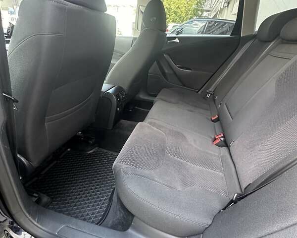 Чорний Фольксваген Пассат, об'ємом двигуна 1.8 л та пробігом 256 тис. км за 7000 $, фото 9 на Automoto.ua