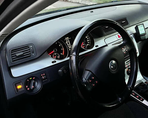 Черный Фольксваген Пассат, объемом двигателя 1.8 л и пробегом 225 тыс. км за 7350 $, фото 12 на Automoto.ua