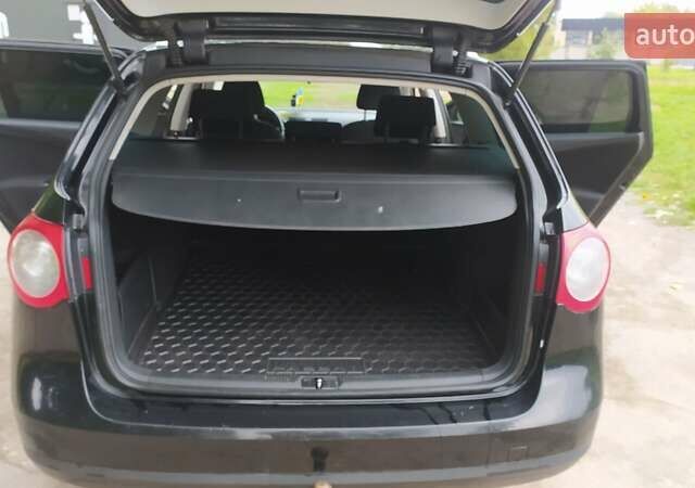 Черный Фольксваген Пассат, объемом двигателя 1.39 л и пробегом 234 тыс. км за 5999 $, фото 10 на Automoto.ua