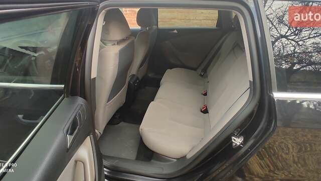 Черный Фольксваген Пассат, объемом двигателя 1.97 л и пробегом 280 тыс. км за 6700 $, фото 5 на Automoto.ua