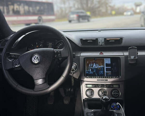 Черный Фольксваген Пассат, объемом двигателя 2 л и пробегом 263 тыс. км за 6100 $, фото 4 на Automoto.ua