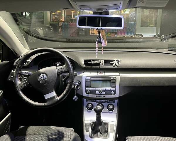 Чорний Фольксваген Пассат, об'ємом двигуна 1.8 л та пробігом 235 тис. км за 7500 $, фото 13 на Automoto.ua