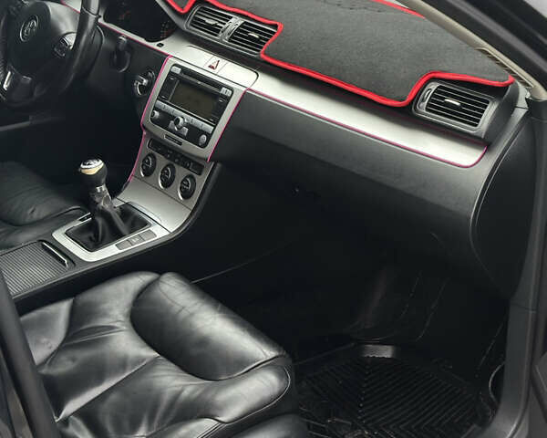 Фольксваген Пассат 2009 в Львове на Automoto.ua Черный Фольксваген Пассат, объемом двигателя 1.97 л и пробегом 398 тыс. км за 5599 $, фото 9 на Automoto.ua