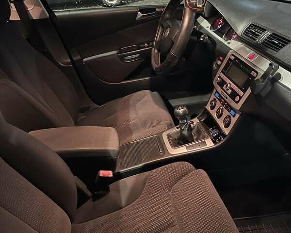 Черный Фольксваген Пассат, объемом двигателя 1.97 л и пробегом 240 тыс. км за 7200 $, фото 6 на Automoto.ua