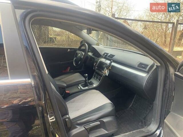 Черный Фольксваген Пассат, объемом двигателя 2 л и пробегом 300 тыс. км за 6900 $, фото 1 на Automoto.ua