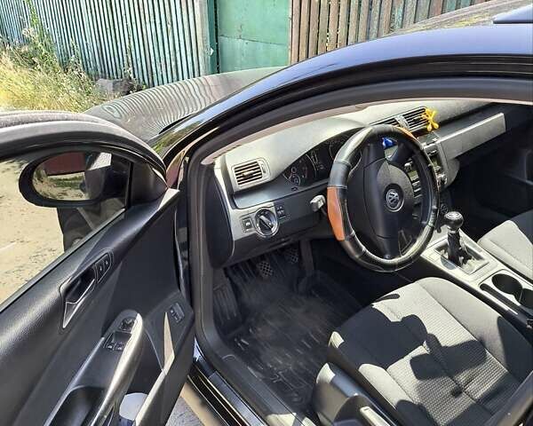 Черный Фольксваген Пассат, объемом двигателя 1.6 л и пробегом 200 тыс. км за 6800 $, фото 5 на Automoto.ua