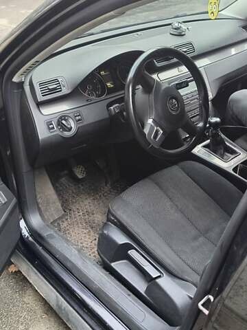 Черный Фольксваген Пассат, объемом двигателя 1.4 л и пробегом 180 тыс. км за 7700 $, фото 6 на Automoto.ua