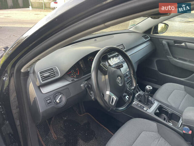 Черный Фольксваген Пассат, объемом двигателя 1.97 л и пробегом 290 тыс. км за 8350 $, фото 13 на Automoto.ua