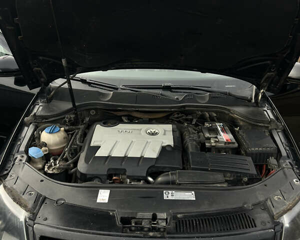 Черный Фольксваген Пассат, объемом двигателя 1.97 л и пробегом 273 тыс. км за 7600 $, фото 14 на Automoto.ua