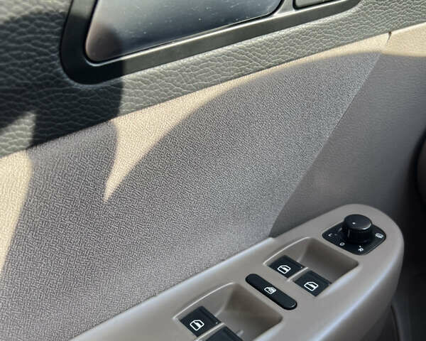 Черный Фольксваген Пассат, объемом двигателя 1.8 л и пробегом 324 тыс. км за 7900 $, фото 15 на Automoto.ua