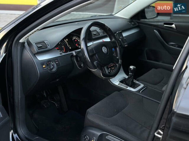 Чорний Фольксваген Пассат, об'ємом двигуна 1.6 л та пробігом 285 тис. км за 6999 $, фото 25 на Automoto.ua
