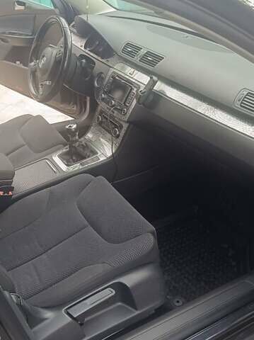 Чорний Фольксваген Пассат, об'ємом двигуна 1.6 л та пробігом 275 тис. км за 8300 $, фото 23 на Automoto.ua