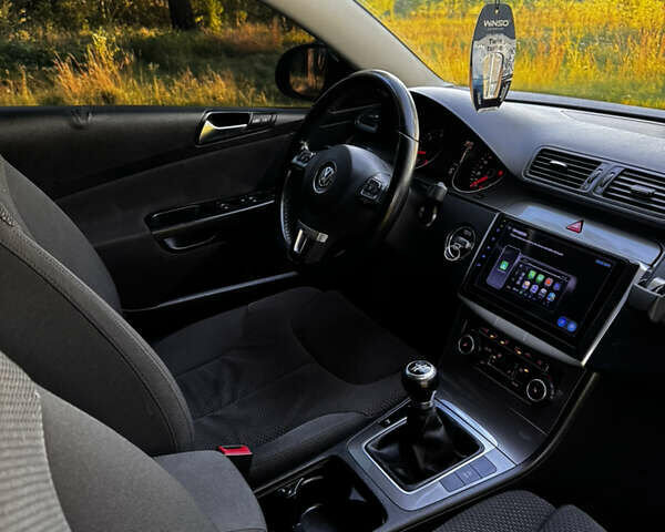 Черный Фольксваген Пассат, объемом двигателя 1.6 л и пробегом 229 тыс. км за 8222 $, фото 66 на Automoto.ua