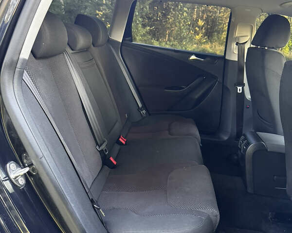 Черный Фольксваген Пассат, объемом двигателя 1.6 л и пробегом 229 тыс. км за 8222 $, фото 65 на Automoto.ua