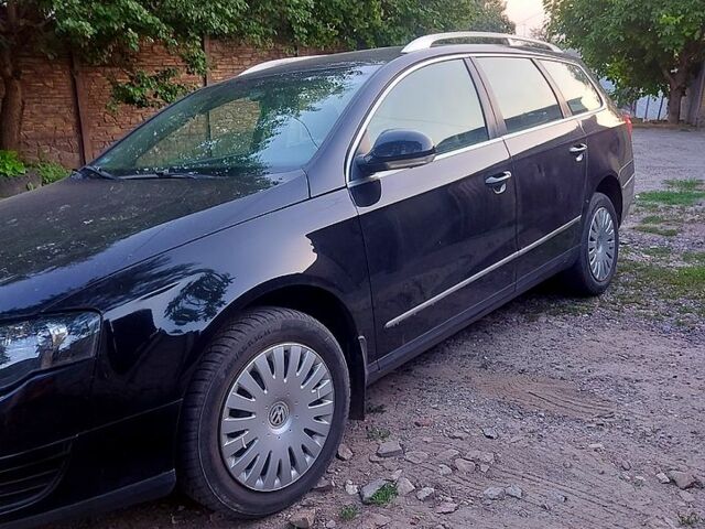 Чорний Фольксваген Пассат, об'ємом двигуна 1.6 л та пробігом 245 тис. км за 5800 $, фото 1 на Automoto.ua