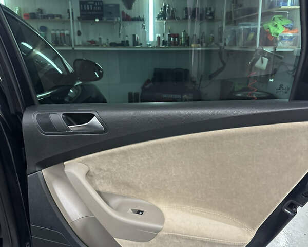 Черный Фольксваген Пассат, объемом двигателя 1.6 л и пробегом 351 тыс. км за 6700 $, фото 18 на Automoto.ua