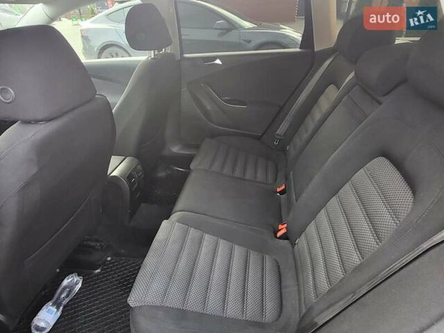 Черный Фольксваген Пассат, объемом двигателя 1.6 л и пробегом 294 тыс. км за 7300 $, фото 24 на Automoto.ua