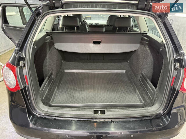 Черный Фольксваген Пассат, объемом двигателя 1.8 л и пробегом 234 тыс. км за 7200 $, фото 6 на Automoto.ua