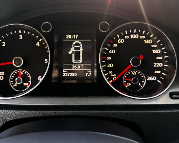 Черный Фольксваген Пассат, объемом двигателя 1.6 л и пробегом 227 тыс. км за 8333 $, фото 31 на Automoto.ua